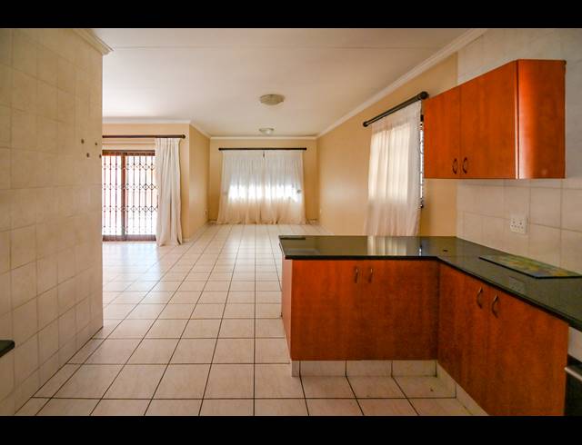 3 BEDROOM DUPLEX FOR SALE IN SARNIA